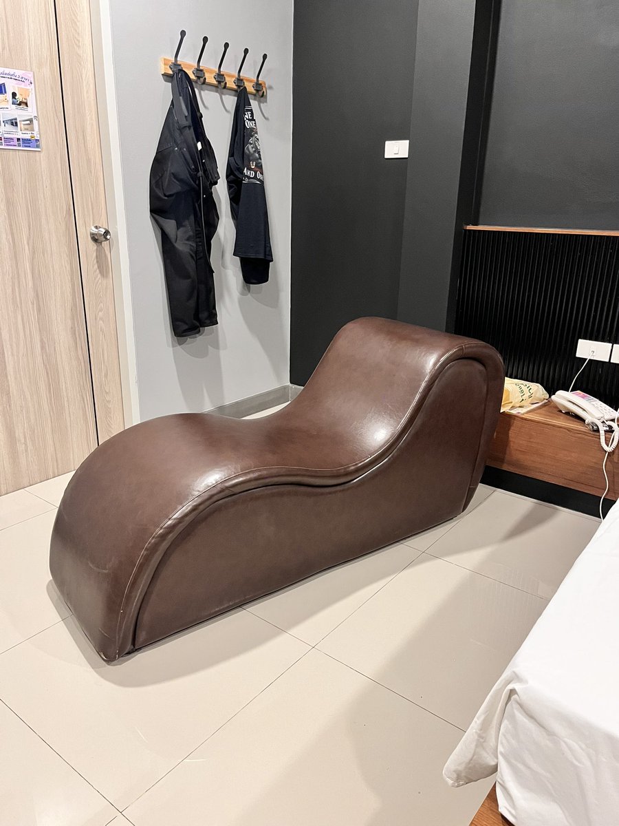 ผีเสื้อราตรี tweet media