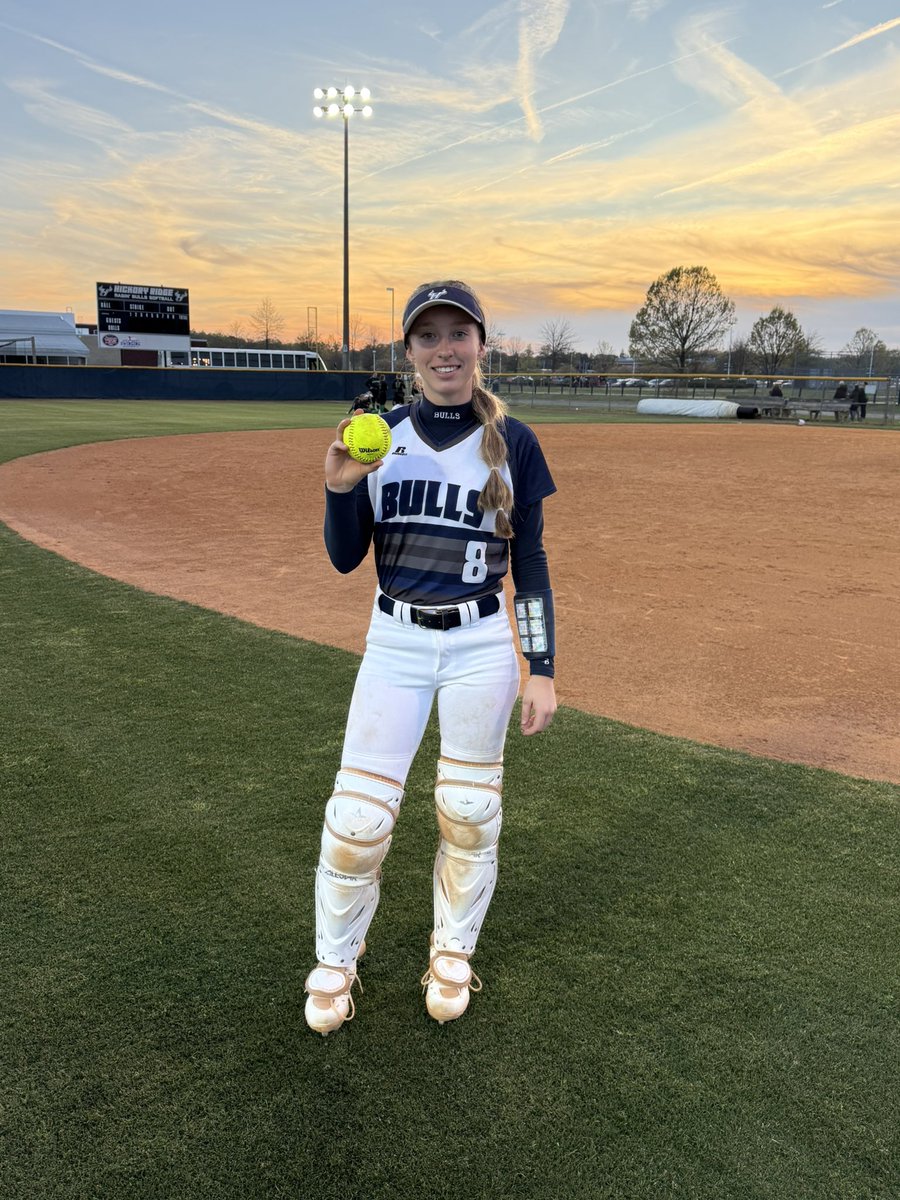 HRBullsSoftball's tweet photo. BIG 11-6 W last night against a solid Conference opponent AL Brown. Bat were 🔥, 14 hits lead by Sr @aubree_painter (4hits/2RBIs) &amp; So @Faulkenb2Hailey (2hits,💣/4RBIs)! @AlexisSmka (6inn,7k’s) &amp; @avery_jones28 (closed it out) in the ⭕️!  Back at it tonight on the Road! #GOBULLS https://t.co/nVmnLielLS
