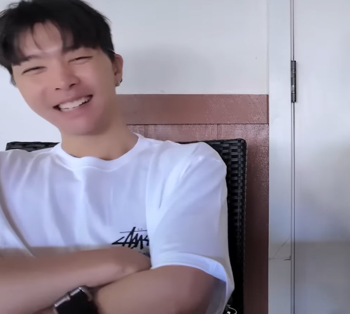 troy🦒 tweet media