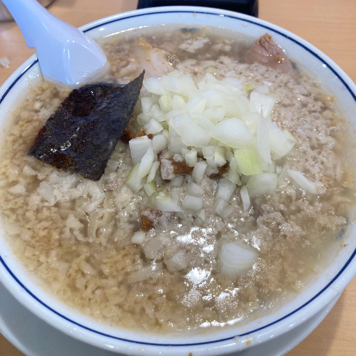 たまに行くならこんな店

らーめんや天家 長岡店

背脂ラーメン 大油

※白い食品はすべて0kcal。背脂は白いので0kcal。
※玉ねぎ（野菜）がカロリーを吸収するので0kcal。