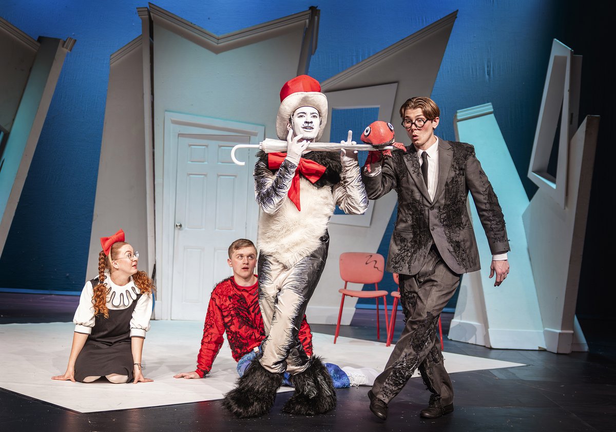 HarrowArts's tweet photo. "I know it is wet and the sun is not sunny, but we can have lots of good fun that is funny” at the Cat in the Hat show! 😺🎩
With only 3 shows at HAC this May, get your tickets before it's too late ⏰ https://t.co/gq3HidV7Fp https://t.co/nj2g21HqtY