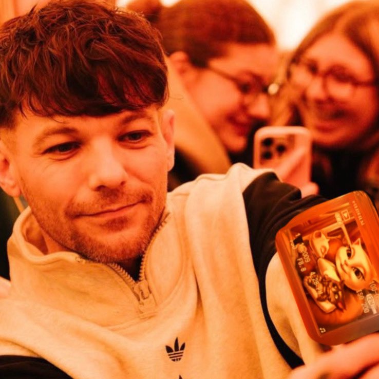 Louis Stan Brasil tweet media