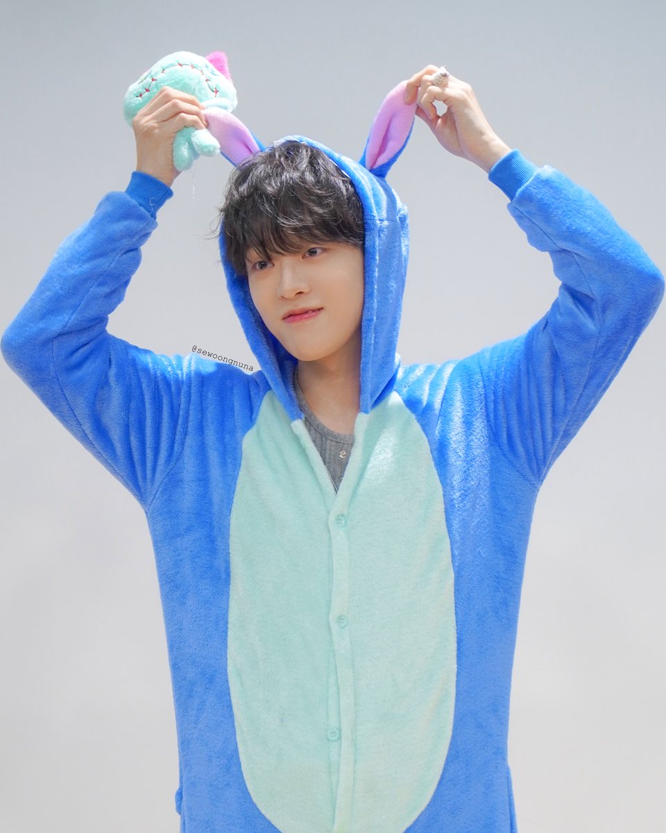 ⋆｡‧˚ஓ๑💙๑ஓ˚‧｡⋆  260228
fromm 시즌그리팅 대면 팬싸˚₊·—̳͟͞͞♡
—
스티치탭💙🩵

#이태빈 #LEETAEVIN