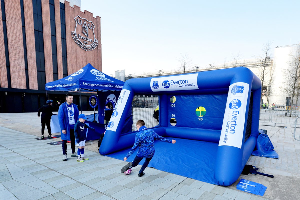 Everton in the Community tweet media