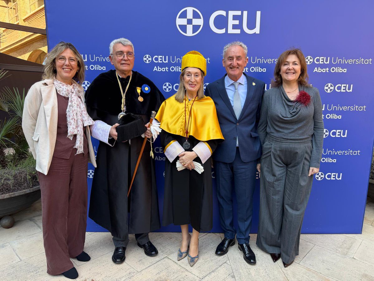 OMC_Esp's tweet photo. El presidente de OMC @TomasCoboCastro y las vicepresidentas @moyamargar y @ArroyoCastilloR  acuden al acto de investidura de @anapastorjulian como Doctora Honoris Causa de la Universitat CEU Abat Oliba junto a su rector y colaborador de OMC Arcadi Gual https://t.co/4VoaM8s6UY