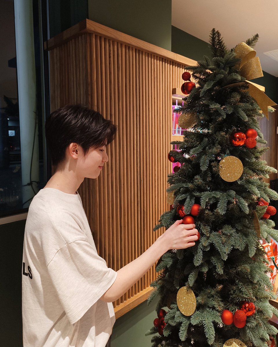 𝑻𝒉𝒖𝒓𝒔𝒅𝒂𝒚𓂃⋆ tweet media