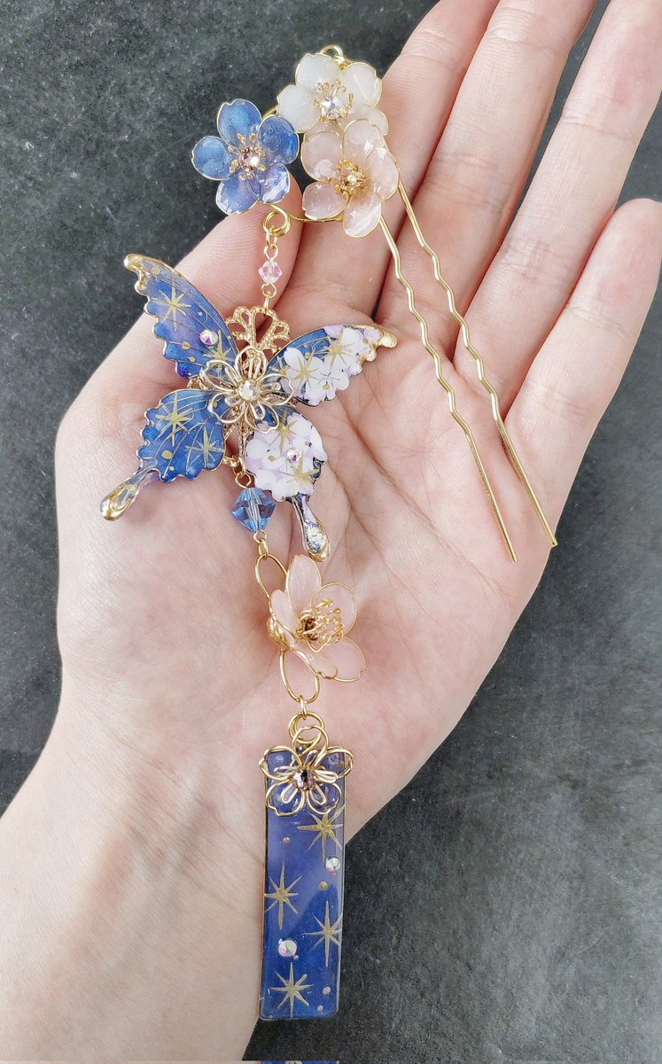 かざり屋smalltail〜逃亡先は幻想世界です〜 tweet media