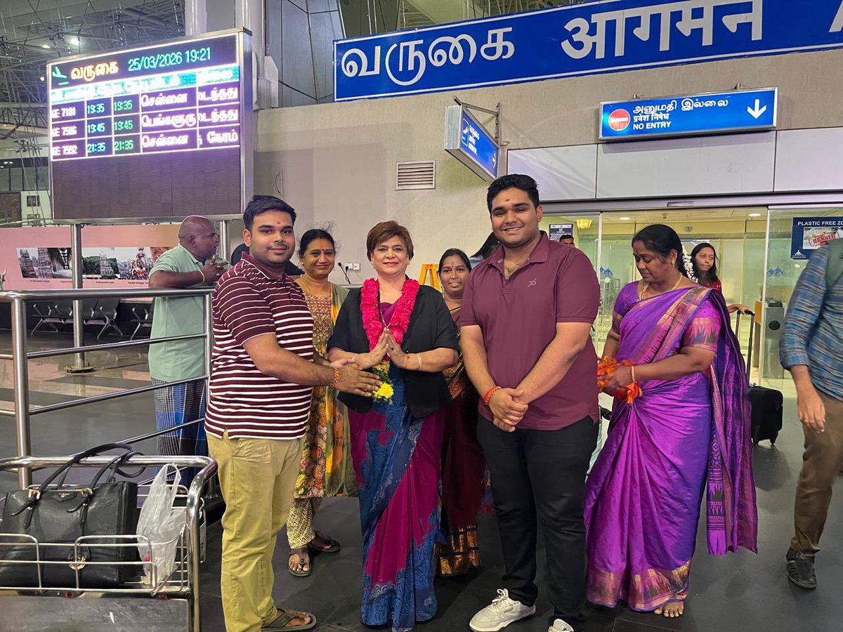 BajpaiUsha's tweet photo. Grateful and overwhelmed by the warm and grand welcome at Madurai Airport by Mahila Morcha Madurai (Tamil Nadu. )The love and respect from sisters and brothers here truly touched my heart. Together, we will work tirelessly to strengthen BJP in Tamil Nadu. The mission has begun🇮🇳✌️
#TamilnaduEAssemblyElection2026 
#Electioncampaign 

@narendramodi @AmitShah @NitinNabin @blsanthosh @PiyushGoyal @VanathiBJP @KavisriBjp @BJP4India @BJPMahilaMorcha 
@DrPadmaofficial 
@Dev_Fadnavis @RaviDadaChavan 
@BJP4TamilNadu @annamalai_k