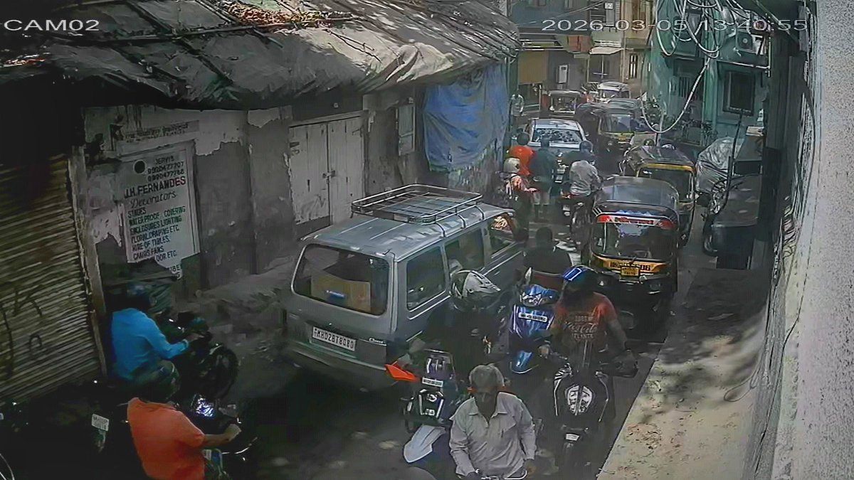 zanbamn's tweet photo. @MTPHereToHelp We are desperate. Illegal entry into no entry lane at Chuim Village, Khar West is causing daily jams, chaos, and fights. Complaint raised in Jan last year to Subhash Shinde, Bandra Traffic Division. No action. Please help us fix this.
Chuim Village - Khar west https://t.co/O3byIUciY4