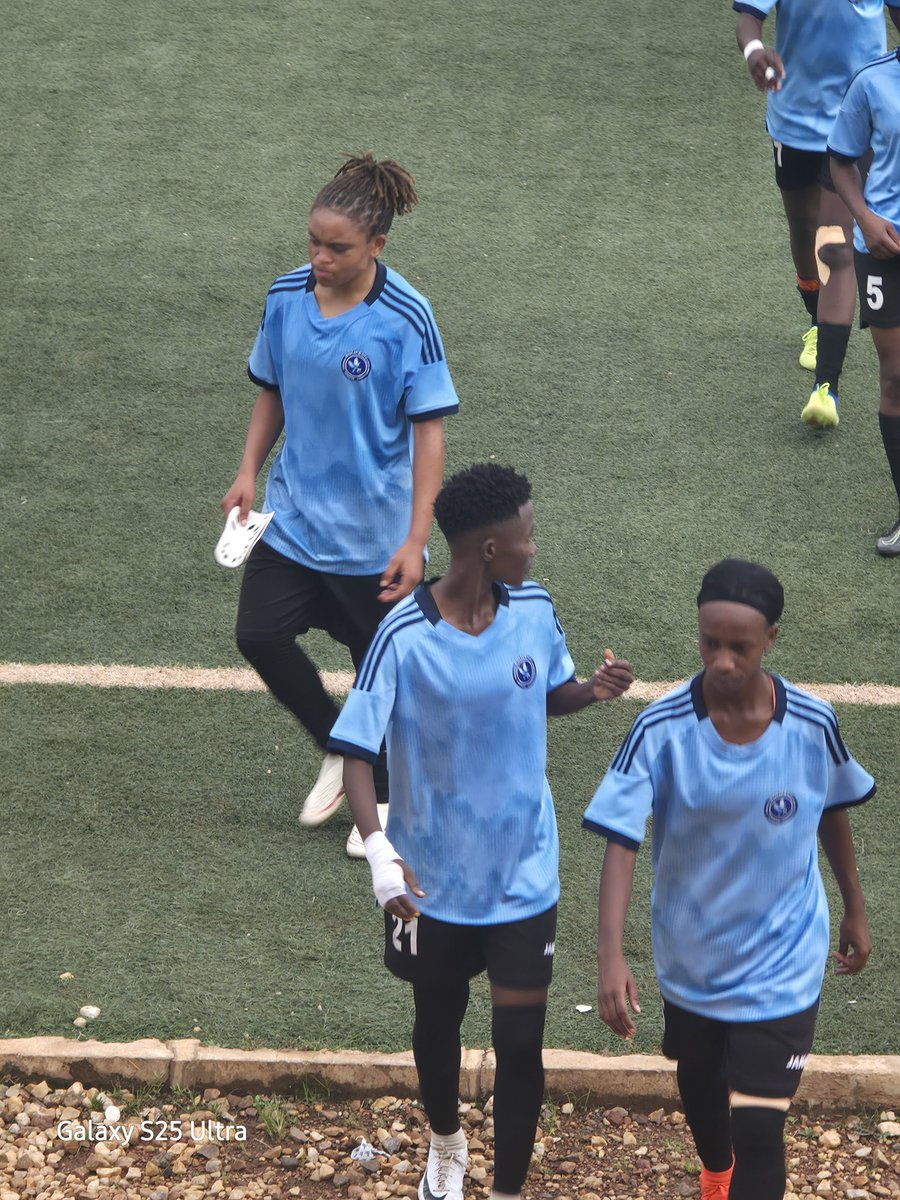 𝐒𝐚𝐦𝐢𝐫 𝐒𝐲𝐥𝐯𝐞𝐬𝐭𝐫𝐞 𝐍𝐬𝐚𝐧𝐳𝐢𝐦𝐚𝐧𝐚 tweet media