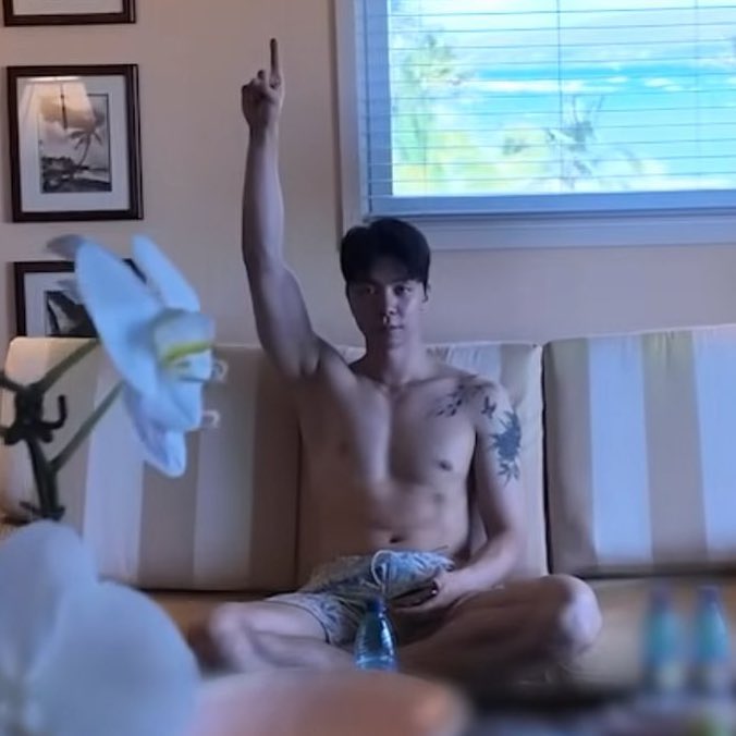 troy🦒 tweet media