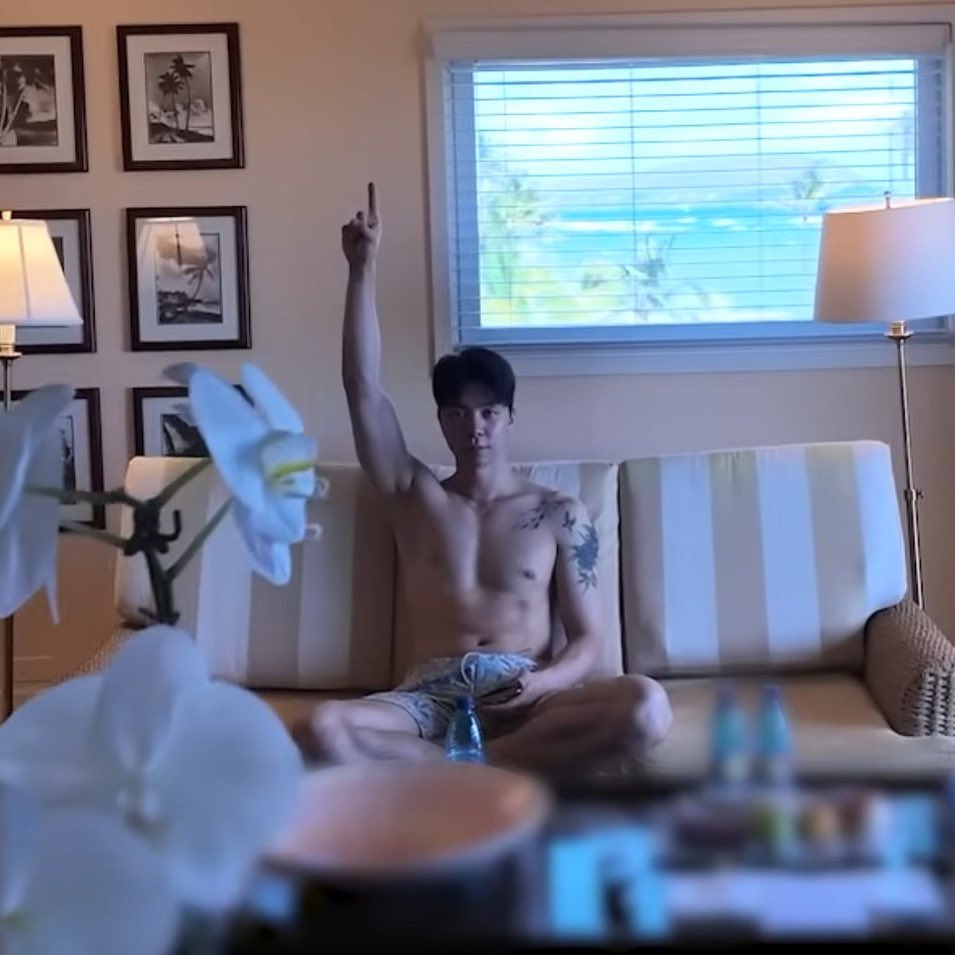 troy🦒 tweet media