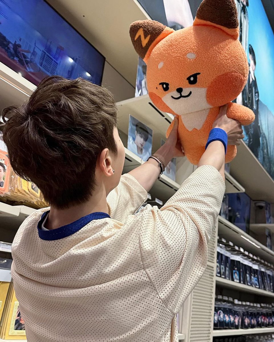 거니튜 tweet media