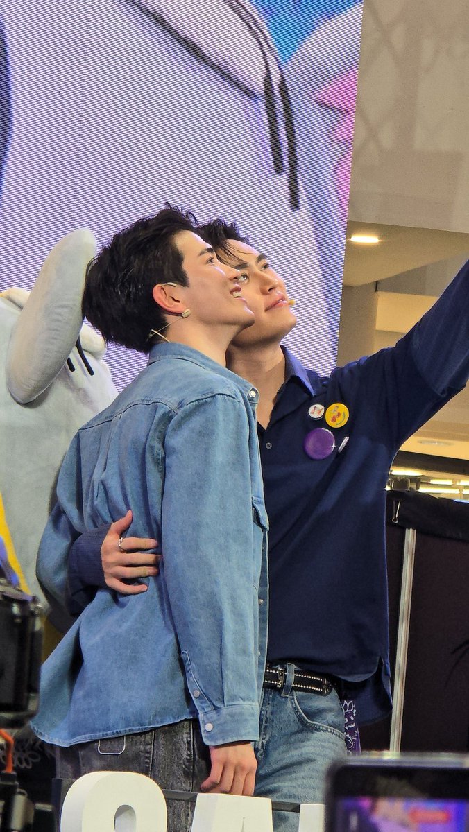 nav🥨 semi hiat tweet media