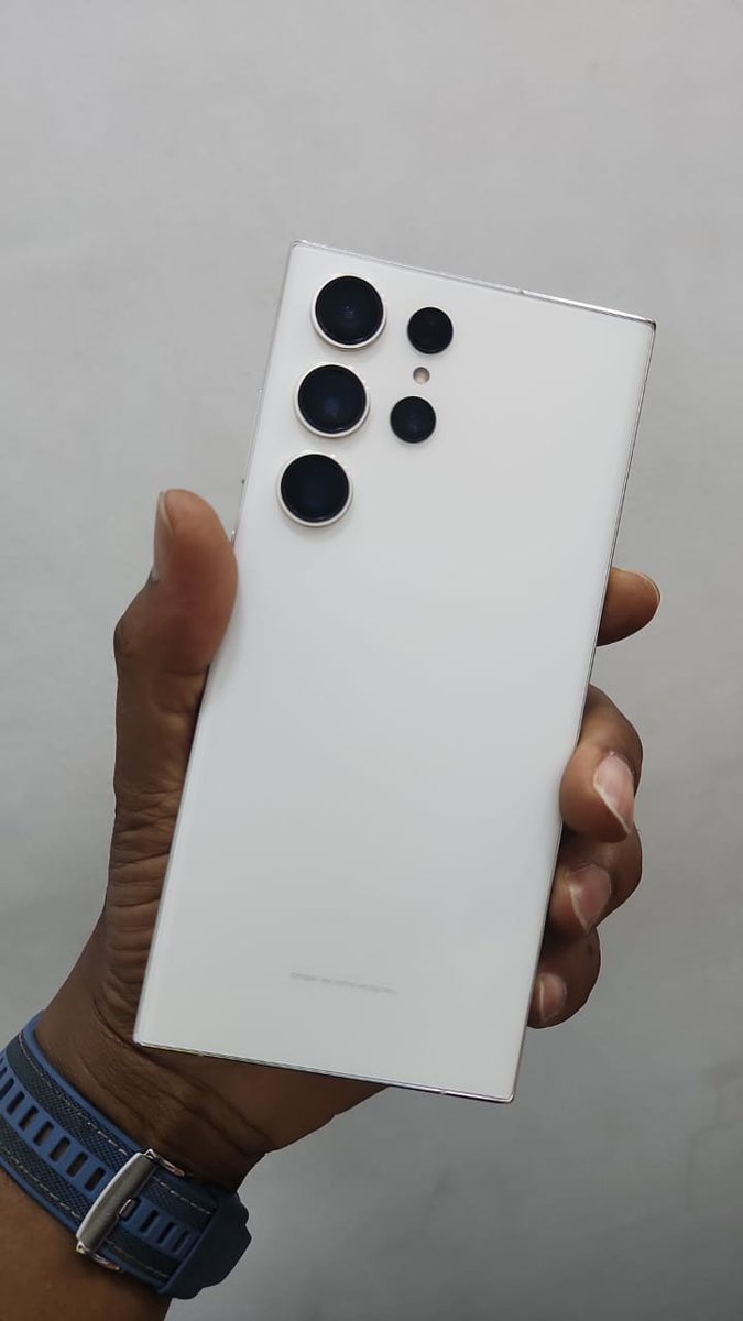 vikesoft's tweet photo. Samsung S23 Ultra

:: 256GB
:: White Color
::::::
💰: ₦700,000
::::::
.
.
Buy Quality gadgets By Vikesoft
Send us a message for pickup
.
.
#Vikesoft #GetAccessoriesng https://t.co/AsdMYIFHcW