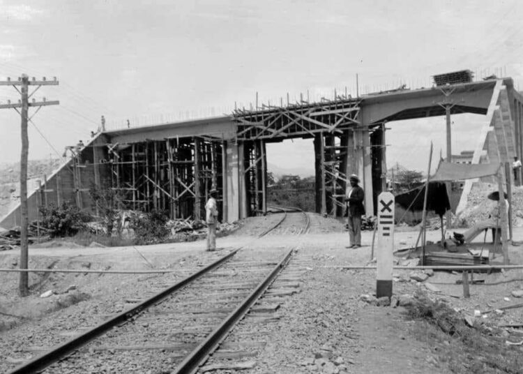 1927: Comienza la construcción de la Carretera Central, una de las obras más importantes de infraestructura del país. Fue inaugurada el 24 de febrero de 1931. <a href="/GemarOsde/">GEMAR</a> <a href="/MitransCuba/">Ministerio del Transporte de Cuba</a> <a href="/E_RdgzDavila/">Eduardo Rodríguez Dávila</a>