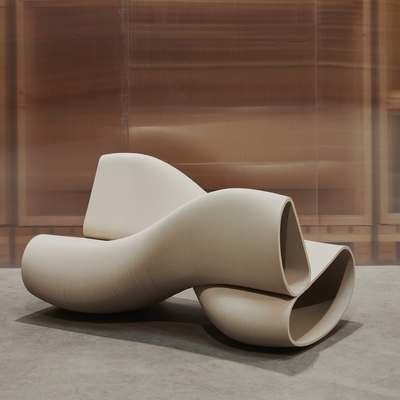 core77's tweet image. This inventive piece of furniture is by The New Raw, a Rotterdam-based design studio pushing the boundaries of robotic-arm 3D-printed furniture. Called the X Bench Swing, it's a… core77.com/posts/142995/A… #3DPrint #FurnitureDesign #SustainableDesign #Innovation #PublicArt