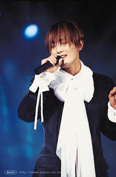 daily H.O.T. tweet media