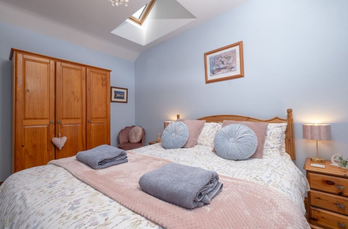 TheHolidayCots's tweet image. 🌿 Rivers Edge Cottage 🌿

Surrounded by beautiful countryside &amp;amp; tranquil riverside views, this delightful cottage provides a relaxing escape from everyday life. 🌅

🛏️ Sleeps 4
theholidaycottages.co.uk/durham/16963 

#RiversEdgeCottage #Durham #ShotleyBridge #UKStaycation #CountrysideEscape