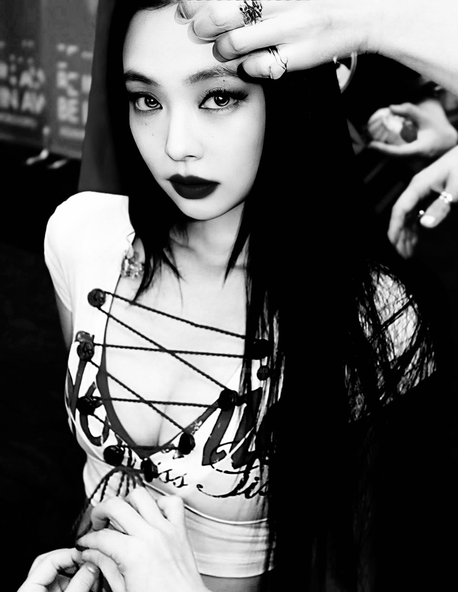 marisdara tweet media