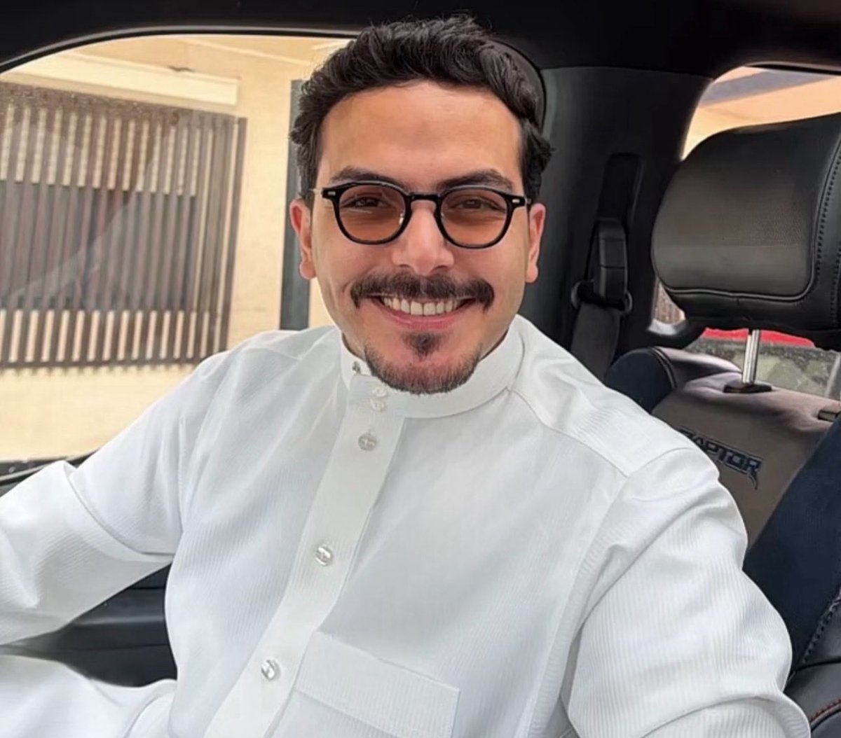 اللهم إ جعل المستحيل ممكنًا له بعظيم قدرتك.
اللهم إنك على كل شيء قدير وتفتح أبواب الرزق لعبادك في الوقت الذي تشاء فافتح له أبواب رزقك وبارك له فيما رزقته وارزقه من حيث لا يحتسب.
اللهم إجعله ممن يُسدَّدون ويُوفَّقون في جميع أمورهم.
اللهم إجعل له من كل هم فرجًا ومن كل عسير يسرًا .