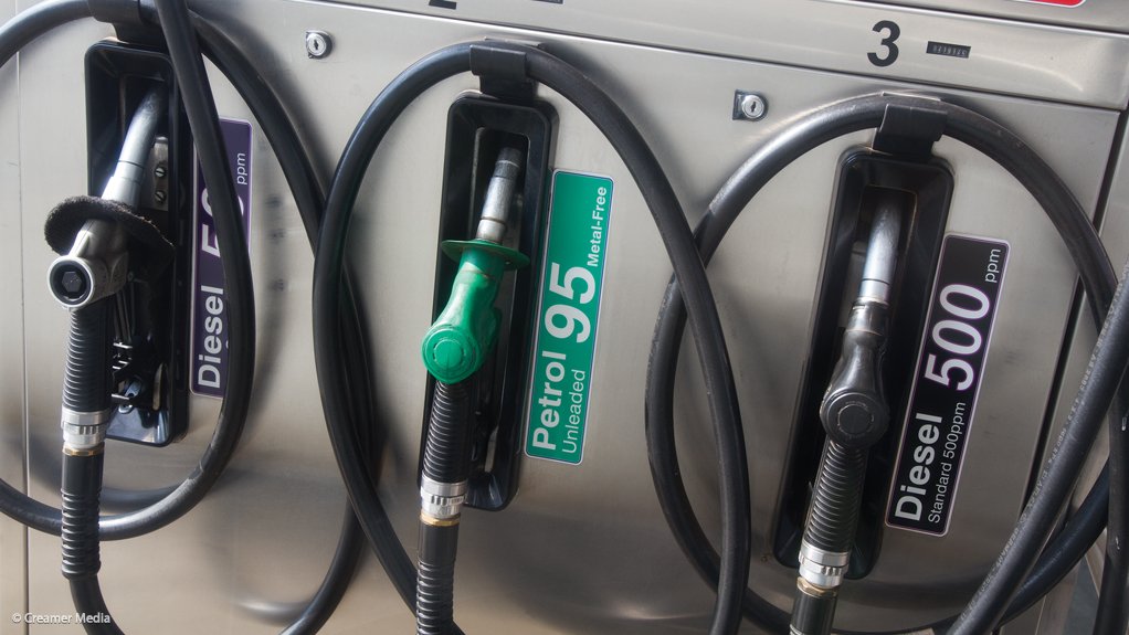 EngNewsZA's tweet image. Diesel disruptions and early hikes point to possible gap in pricing framework bit.ly/4rSO1UU 
#Fuel #Diesel #Prices #SouthAfrica @FuelsIndustryZA @DMPR_ZA @TerenceCreamer