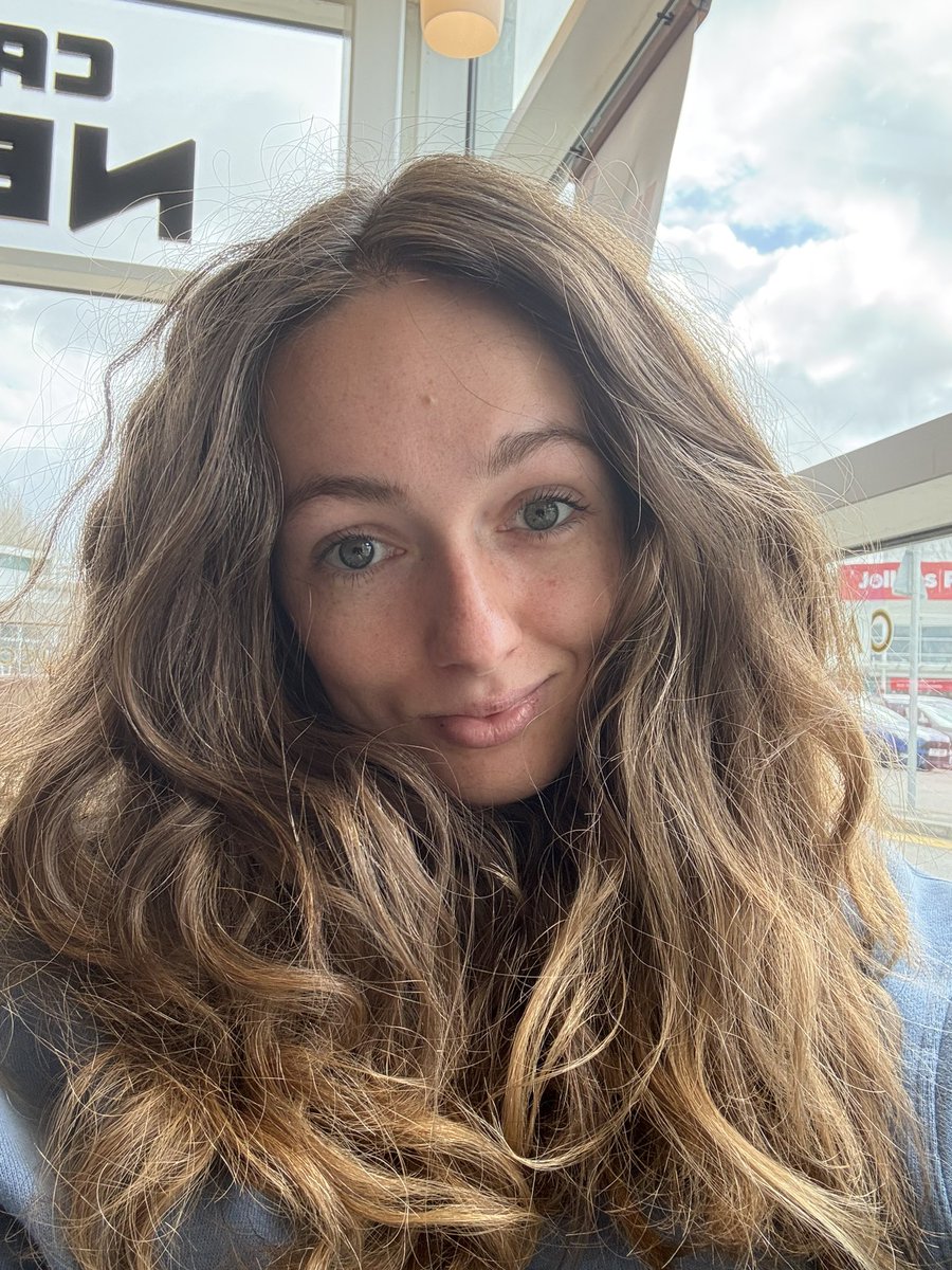 // Tara // tweet media