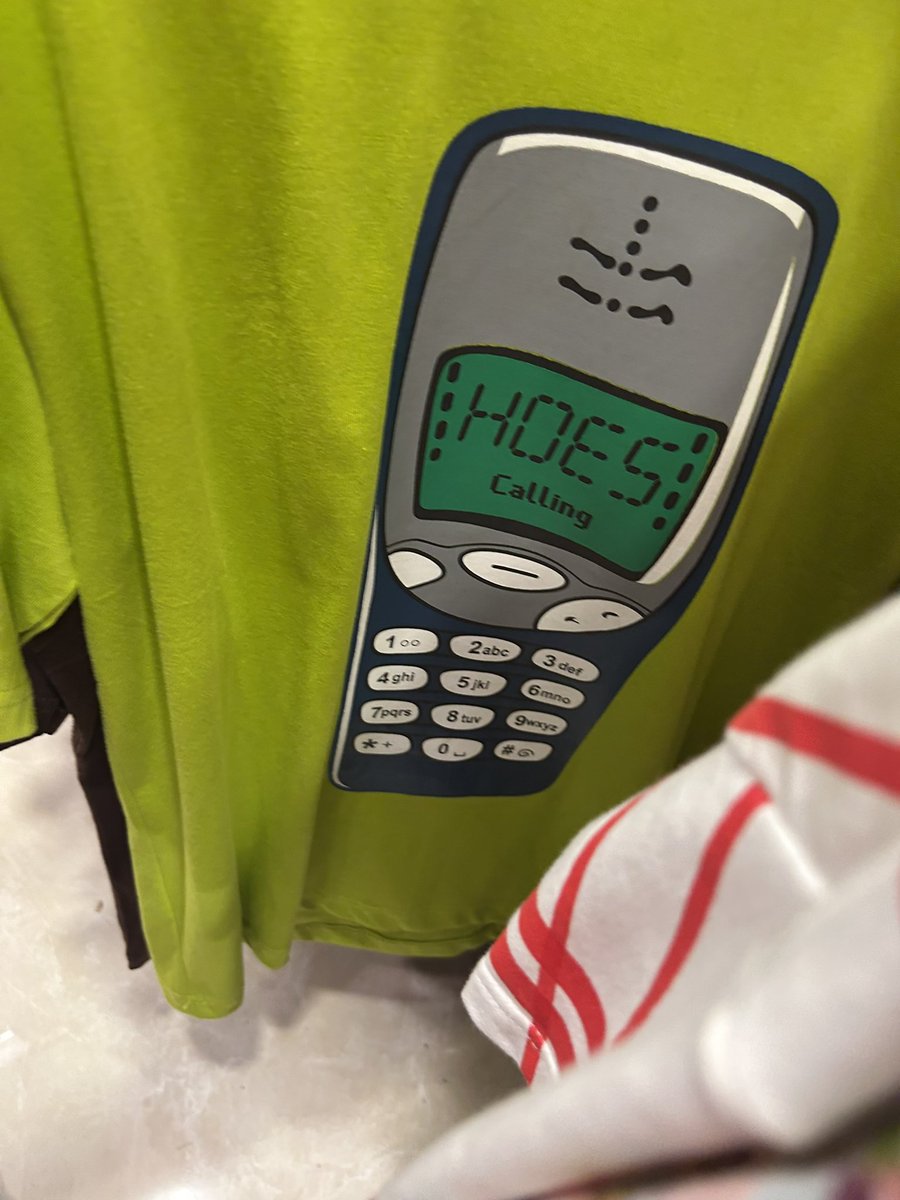 _pink_pyjamas__'s tweet photo. should i buy this https://t.co/vjlpGwWNsv