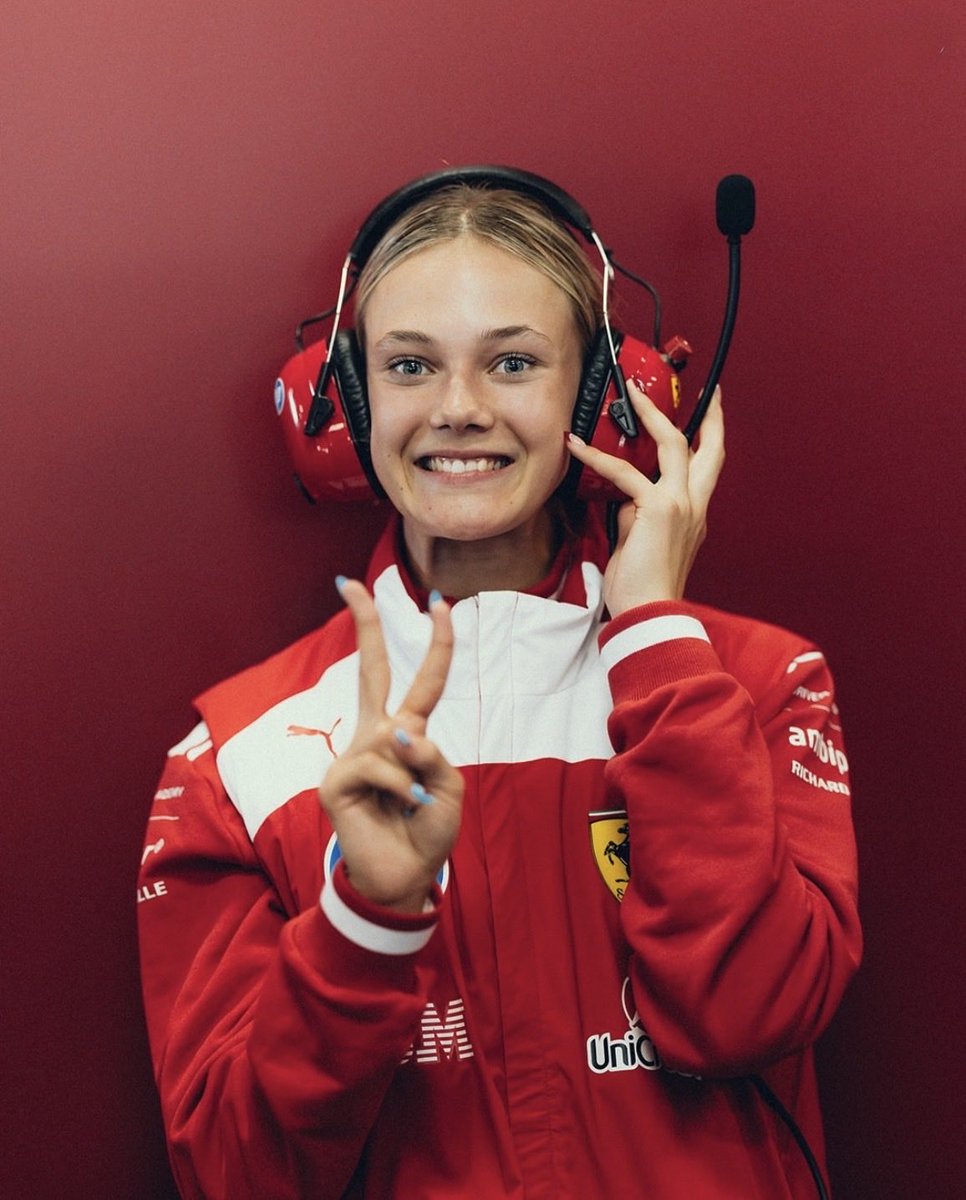 AlbaLarsen tweet media