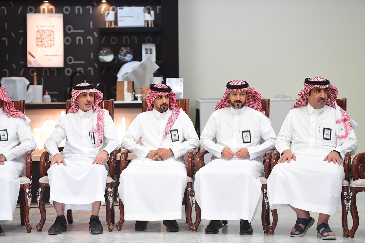 E3lam_onaizah's tweet photo. في حفل المعايدة الخاص ببلدية عنيزة ومنسوبيها، تبادل الموظفون التهاني بمناسبة عيد الفطر المبارك، عقب إتمام صيام شهر رمضان.
وتُعد هذه المناسبة فرصة لتعزيز روح الألفة والعمل الجماعي، وإحياء مشاعر الود والتقارب . https://t.co/3Edp2dX31I