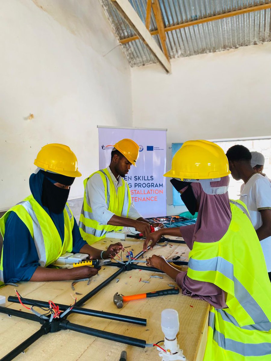 Shaqodoonorg's tweet photo. Under the #EUIMPACT Project, young trainees from Badhan, Bosaso, and Gardo are gaining hands-on skills in Solar Installation and Maintenance.
Building pathways to youth employment, entrepreneurship, &amp; sustainable energy access in local communities.
Funded by @EU_in_Somalia https://t.co/0DhkSBS7LM