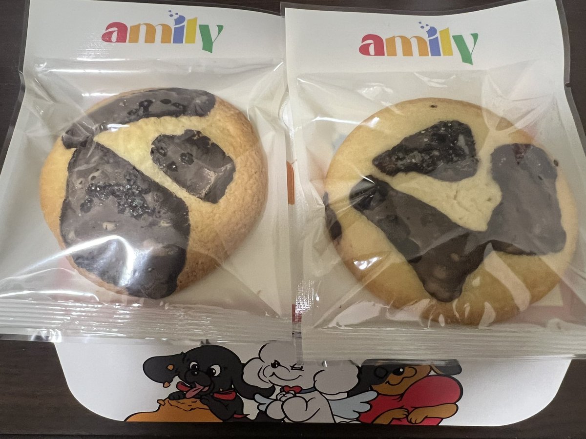 IpfZKFIDsYmFz9T's tweet photo. インスタライブで食べてた、AMILYチアフルチョコチップ生クッキーをたべてみました。いい値段したので、しっかり味わいました。塩味も効いてとても美味しゅうございました。また、買おう。
#アイナジエンド
#AMILY https://t.co/hKaSWg8K45