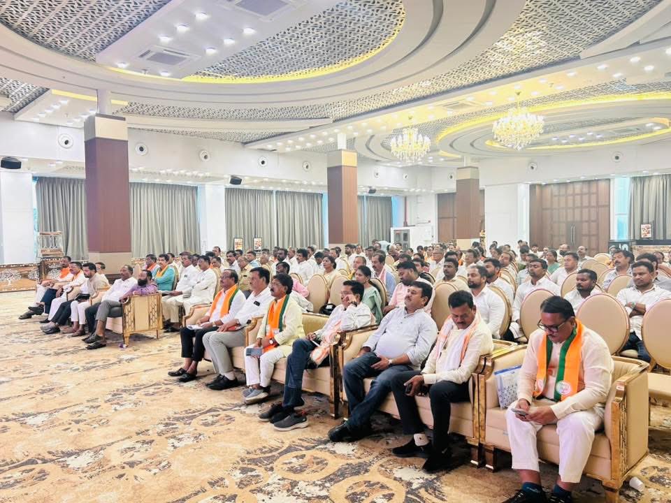 नागपूर येथे आयोजित पंडित दीनदयाल उपाध्याय प्रशिक्षण महाभियान - २०२६ व "SIR" अभियाना अंतर्गत महाराष्ट्र चा विदर्भ विभाग चा समीक्षा बैठकीत.

नागपुर में आयोजित पंडित दीनदयाल उपाध्याय प्रशिक्षण महाभियान-2026 एवं “SIR” अभियान के अंतर्गत महाराष्ट्र के विदर्भ विभाग की समीक्षा बैठक में ।