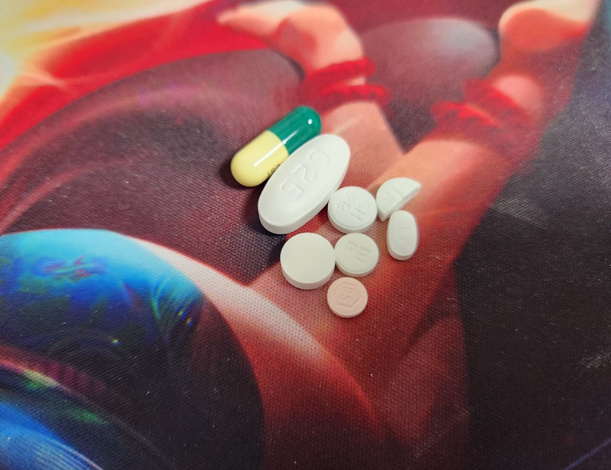 あろま tweet media