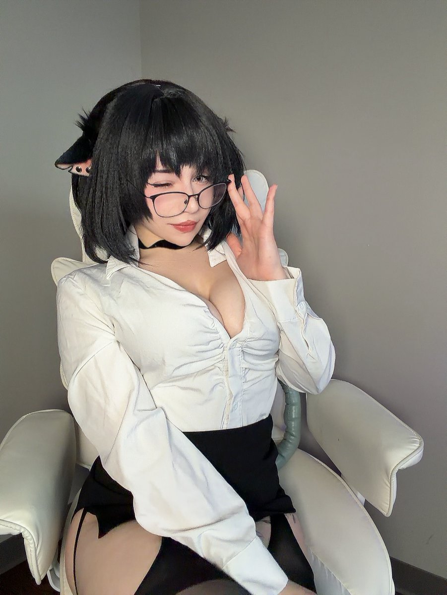 not_sugashi's tweet photo. should I keep the glasses on? https://t.co/a9zMX2zfhJ