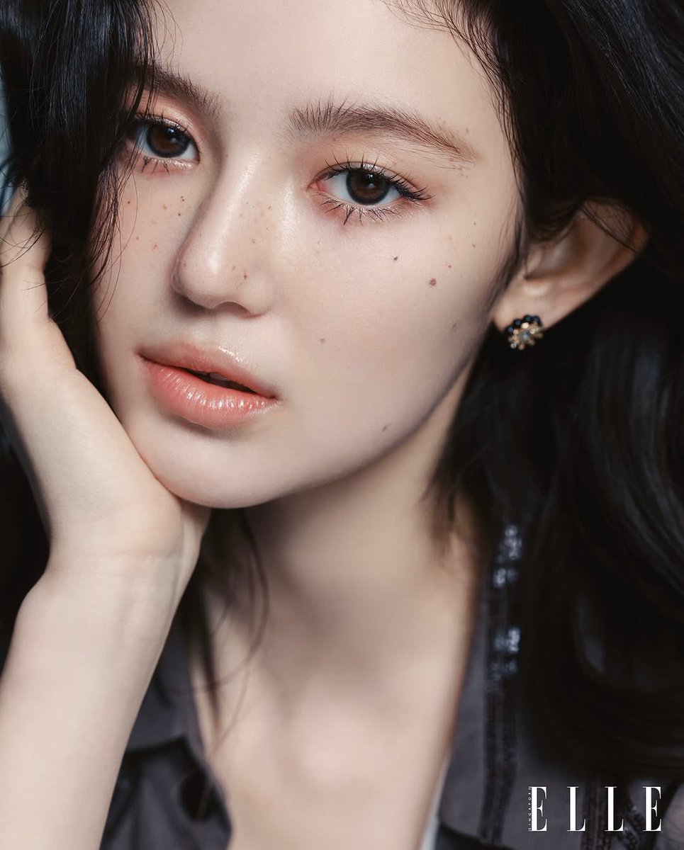 NEWJEANSBR's tweet image. ℹ️ | A ADOR ainda não enviou nenhum documento ao tribunal relacionado ao processo contra #DANIELLE, diferentemente da equipe da mesma, que apresentou provas, como documentos escritos.

#NewJeans #NJZ #MHDHH