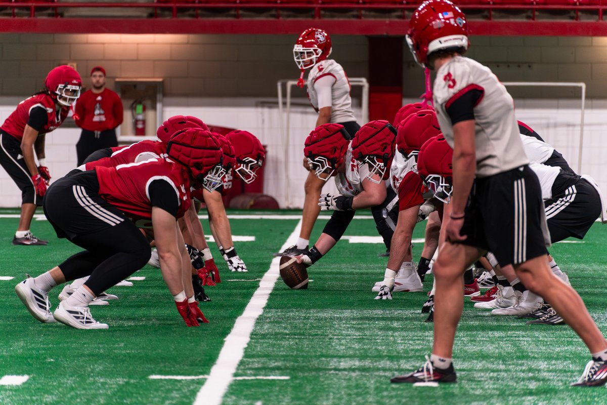 South Dakota Football tweet media