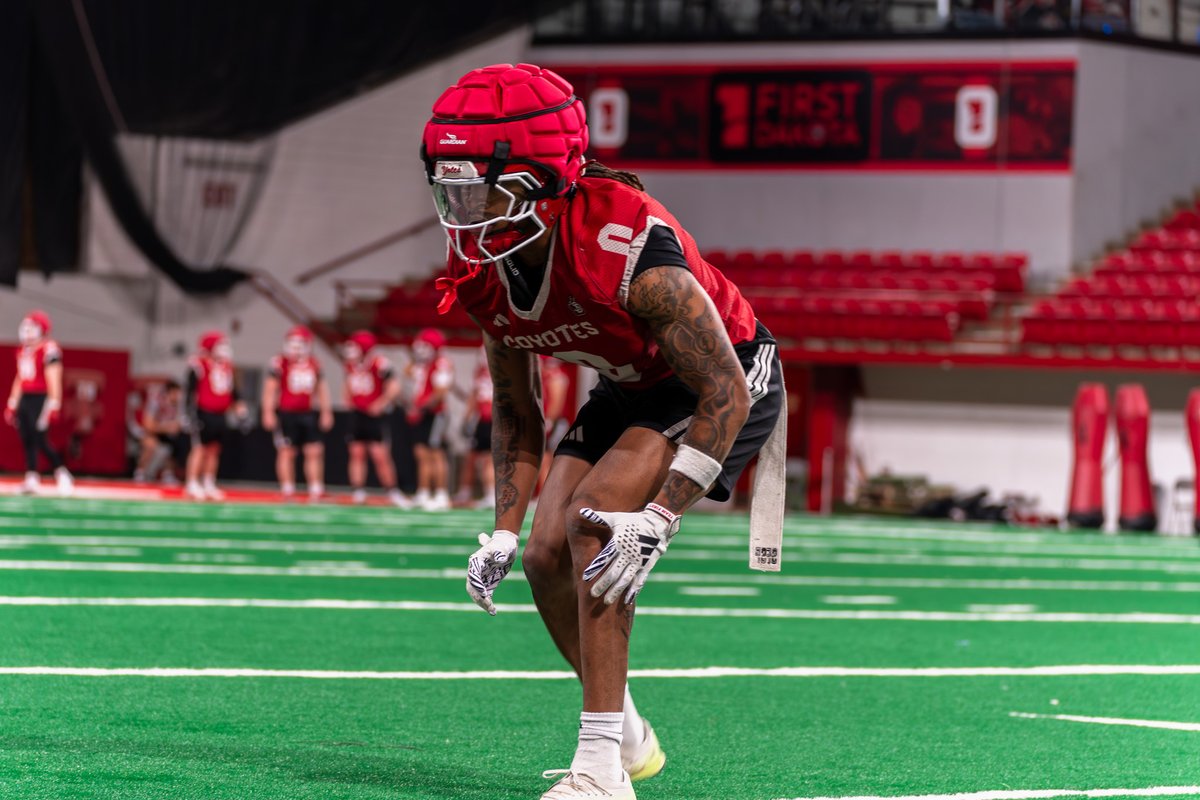 South Dakota Football tweet media