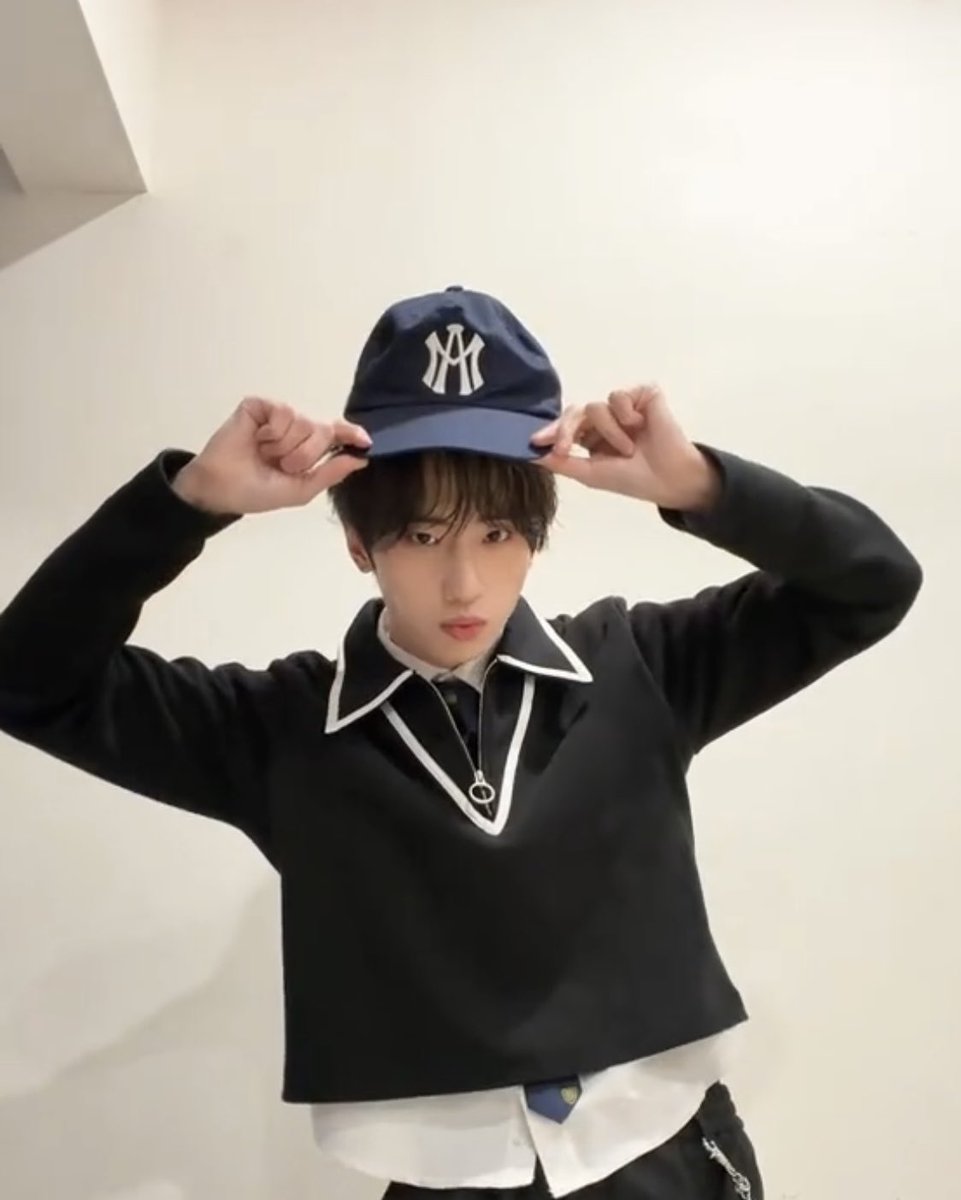 ( ◠‿◠ ) tweet media