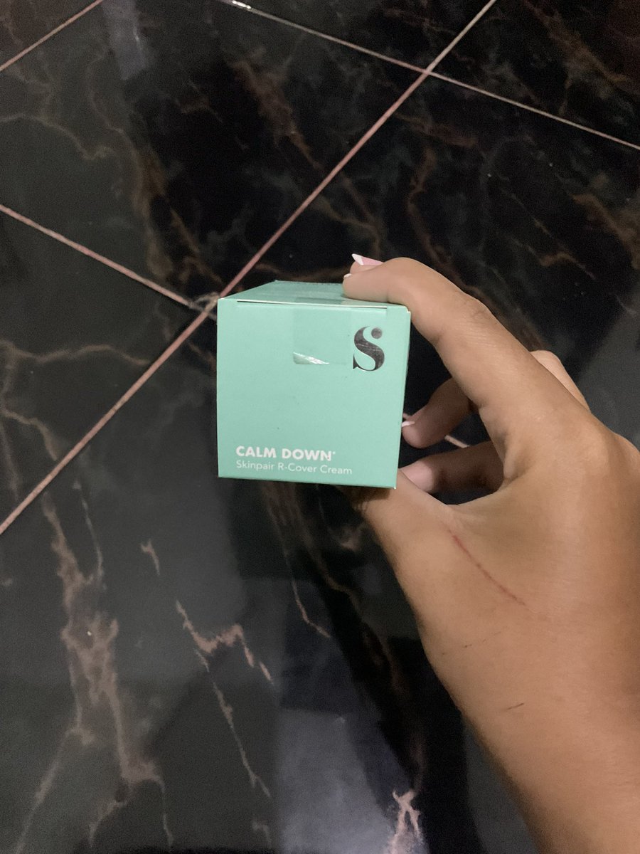 want to sell wts somethinc moisturizer calm down 50ml
- sealed
- exp 10/02/2029
- baru beli tgl 18 Maret 2026
-dijual karena masih ada stok (salah beli)
- jogja free ong, 150K nego