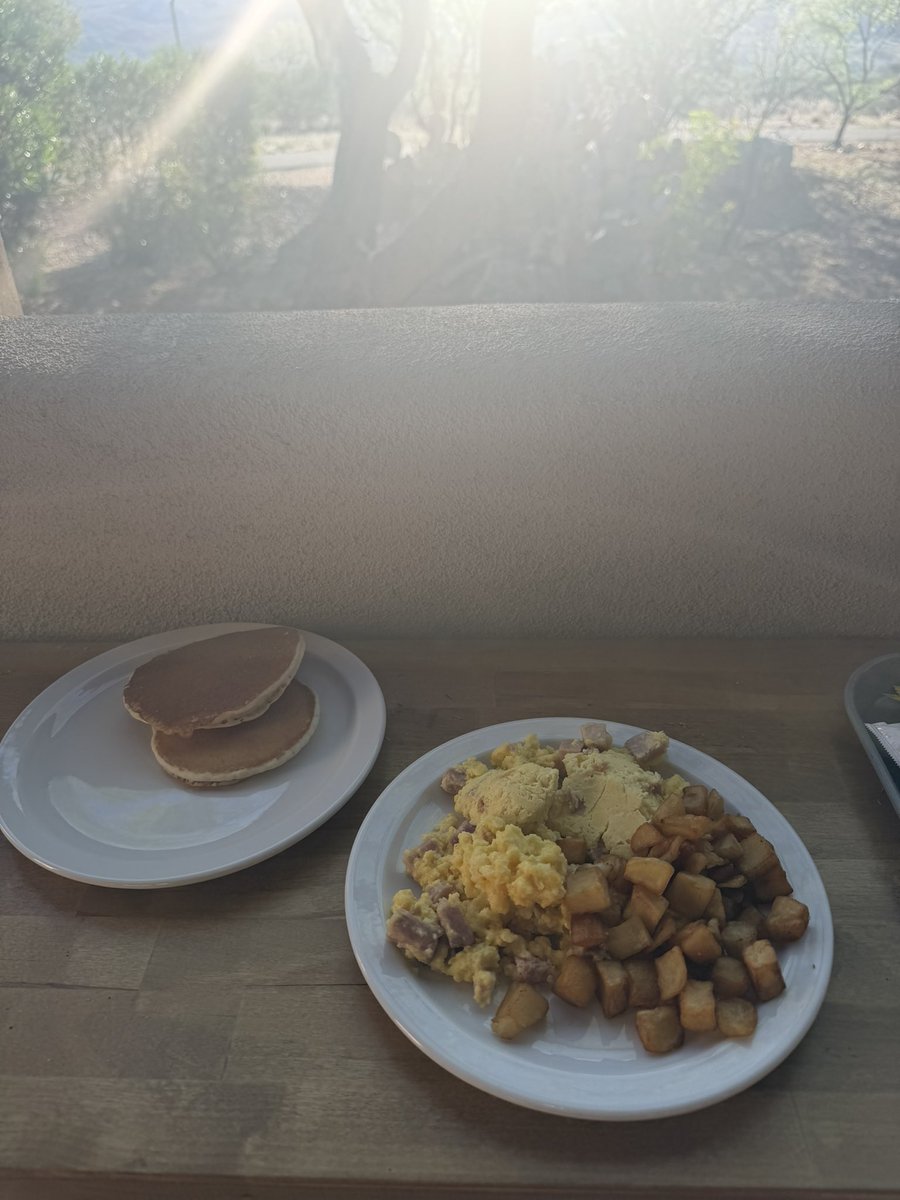 uɐɯǝǝɹℲ uɐᗡ 🕺 tweet media