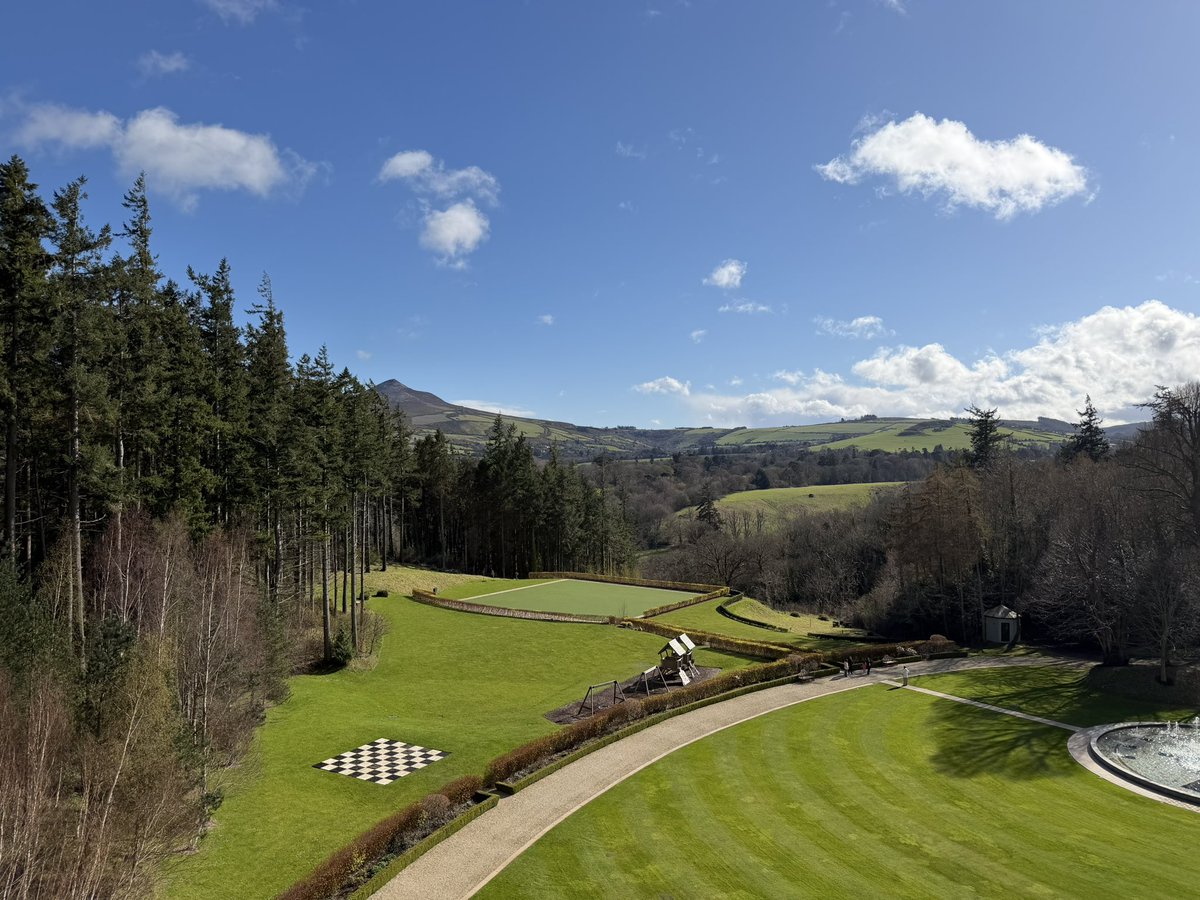 Laura Smith tweet media