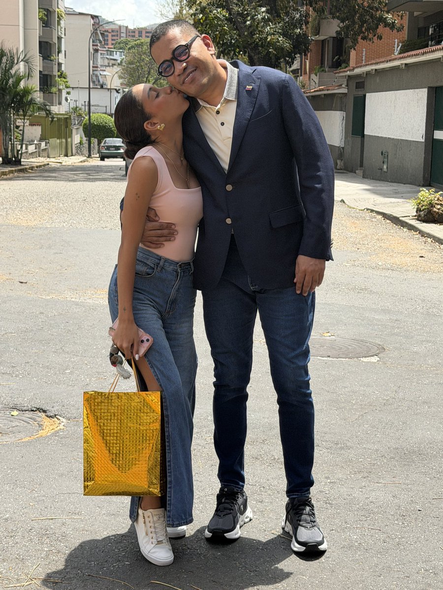 ComunicadosLG tweet media