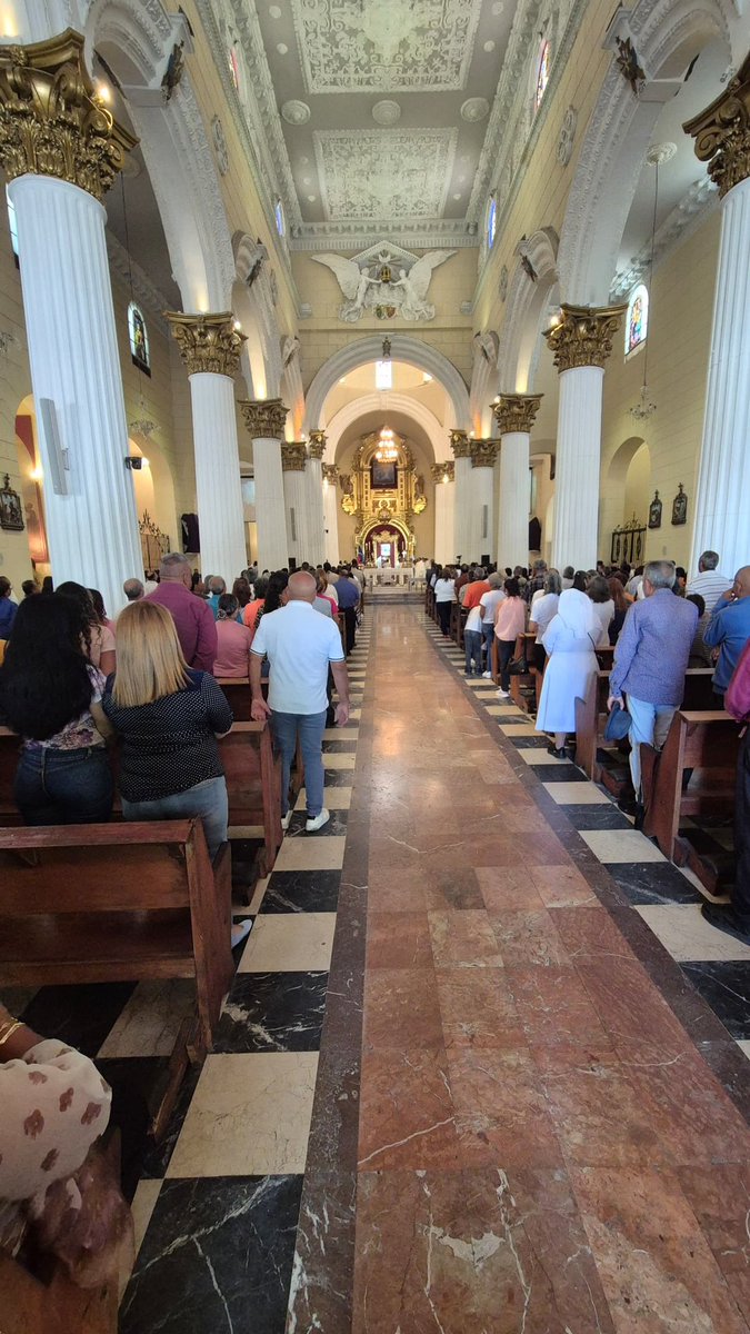 UCarabobo's tweet photo. #Ahora Inicia misa en la Catedral de Valencia oficiada por el Nuncio Apostólico Su Excelencia Monseñor Alberto Ortega Marín, con motivo de los 471 de la fundación de la ciudad. https://t.co/0MN2BICF9J