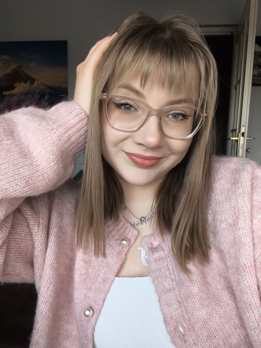 caro 🦋 is UNIQUE tweet media