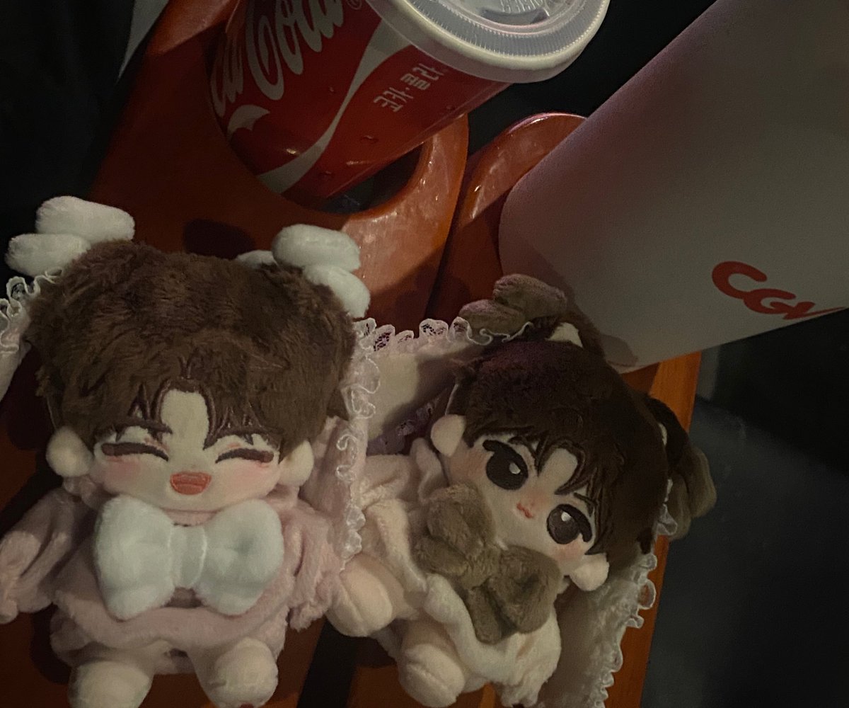 띠용용 tweet media