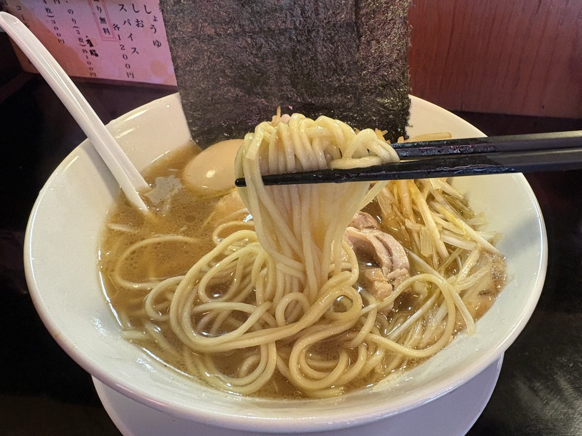 ramalchannel's tweet photo. 『 KIYO麺 』
・KIYO麺リッチしょうゆ🍜￼￼
 （ 1200円 ）
他ラインナップではリッチスパイス
リッチ塩等も人気のようですが
今回はリッチしょうゆをチョイス！
優しい味わいのスープにストレート麺の
相性も良く美味しい一杯でした♪
次回は塩を食べてみたいです😋

#KIYO麺
#静岡ラーメン
#清水 https://t.co/NppOk0C44K