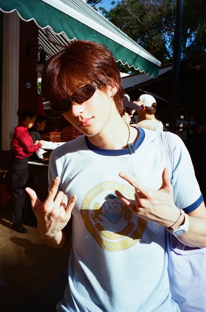 surfingtonni's tweet photo. boyfriend material มากอ่ะ ดูสบายๆจับต้องได้ อยู่ง่าย รักสัตว์ รักษ์โลก ใช้eco bag ซื้อเสื้อผ้ามือสอง เอนจอยกับทุกสิ่งอย่างในชีวิต ทำไมแอนตันลีต้องมีคนเดียว https://t.co/aiWjHrd7Vz