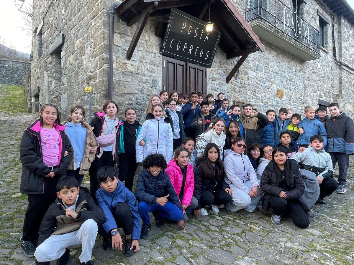 StaLuisaM's tweet photo. 6ºEP: Disfrutamos en la #SemanaBlanca2026: nieve, deporte y un ambiente increíble.

¡Y esto todavía no termina! ❄️⛷️

#TESELA
#EducaciónVicenciana
#ColegiosHHCC
#SaberMásParaServirMejor
#Cuidado
#CuidaresAmar https://t.co/fHEKMOeQTn