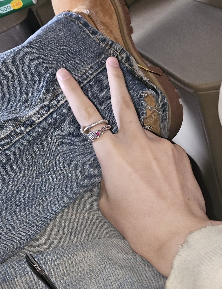 cel 7 ☆ tweet media